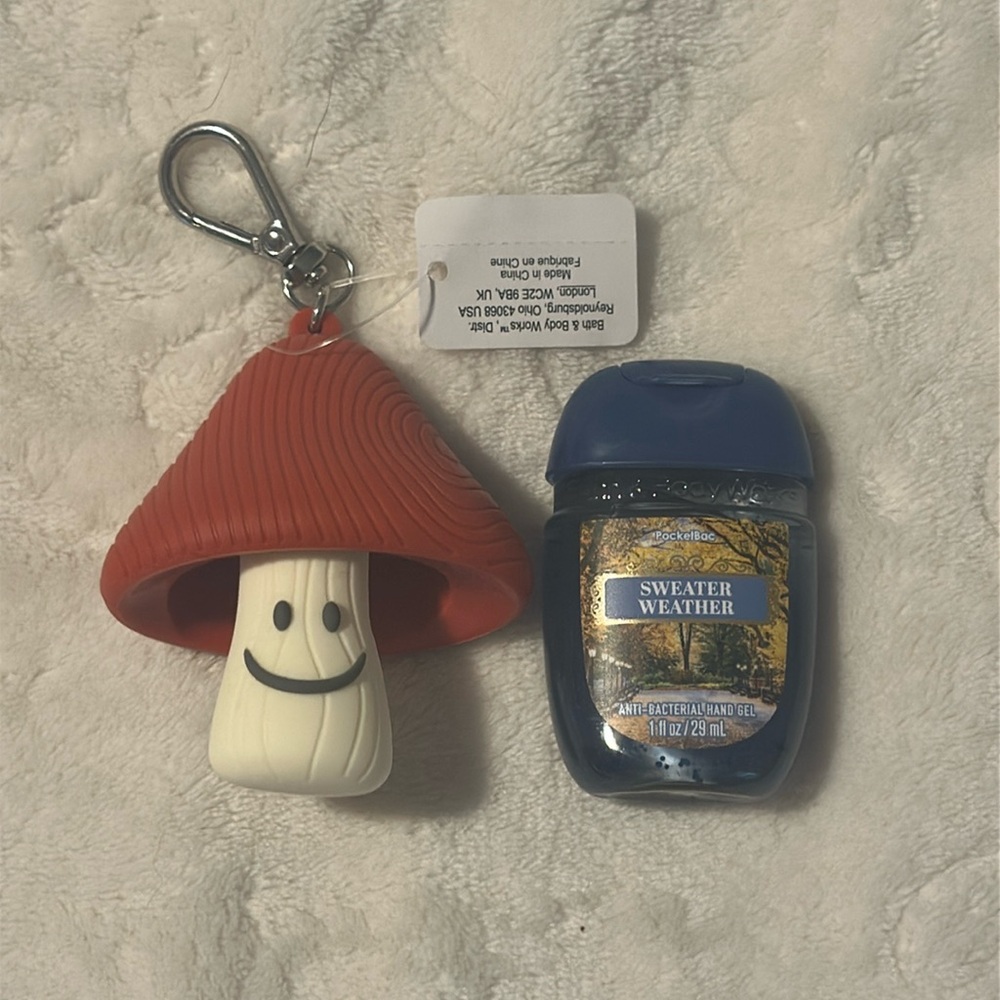 Bath & Body Works Wood Cap Mushroom PocketBac Holder Sweater Weather Sanitizer